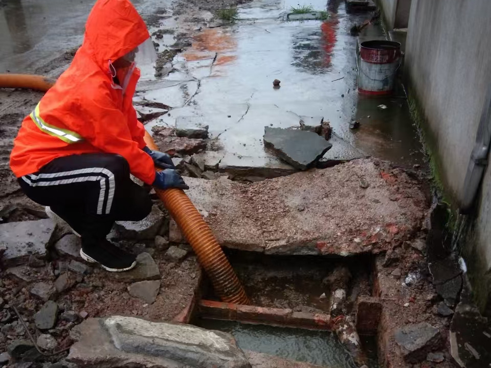 微山专业清理污水池 炜誉市政以规范流程守护城市 “肠道”