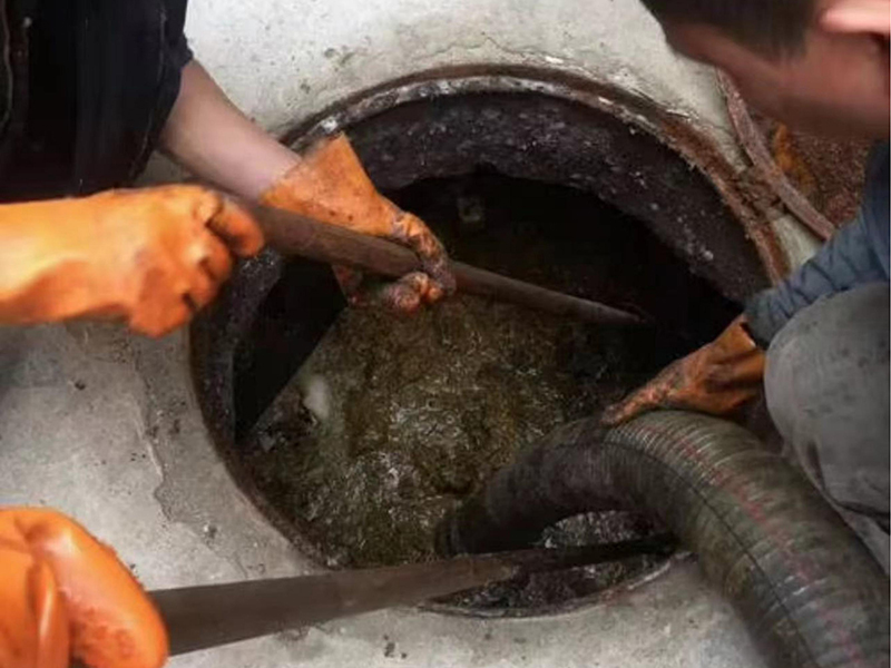 微山清理化粪池时如何避免沼气的危害？